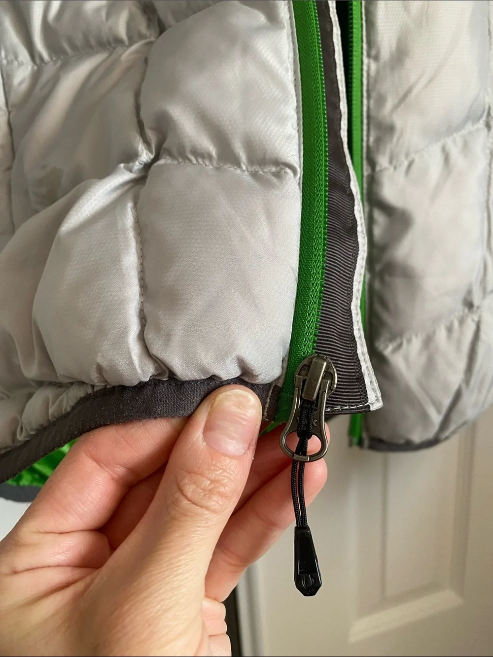 💚 Men’s Spyder Light Gray Puffer Jacket with Lime Green Lining size Small